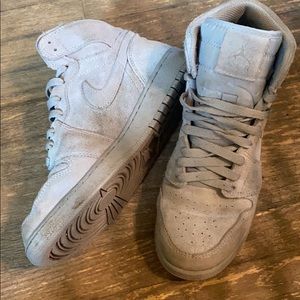 Nike Air Jordan’s mids